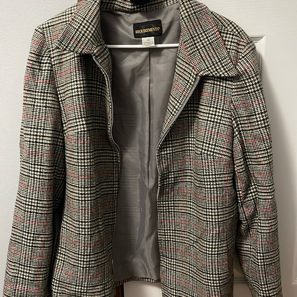 Women’s zip up blazer